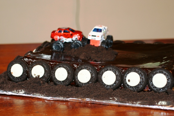 Monster-Truck-Cake