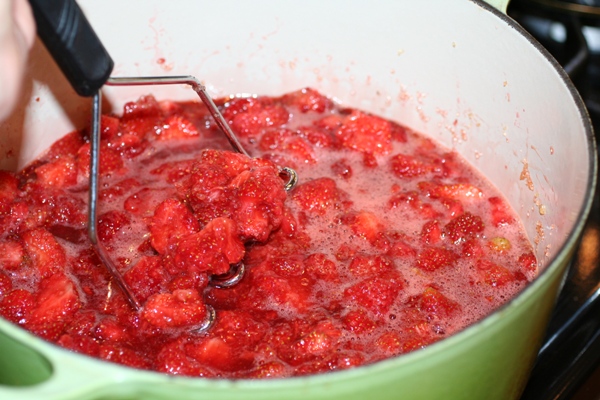 how-to-make-strawberry-jam-chunky