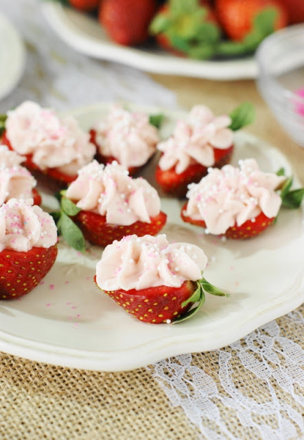 Strawberry-Cheesecake-Strawberry-Bites